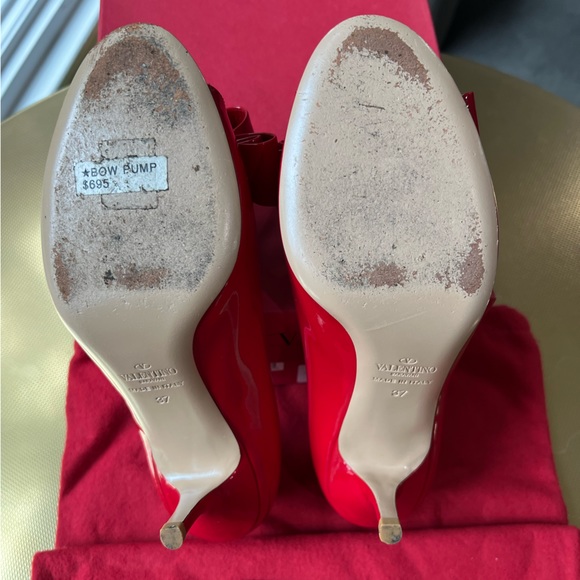 Valentino Garavani Red Leather Bow Shoes With 2.5" Heels - Picture 9 of 9